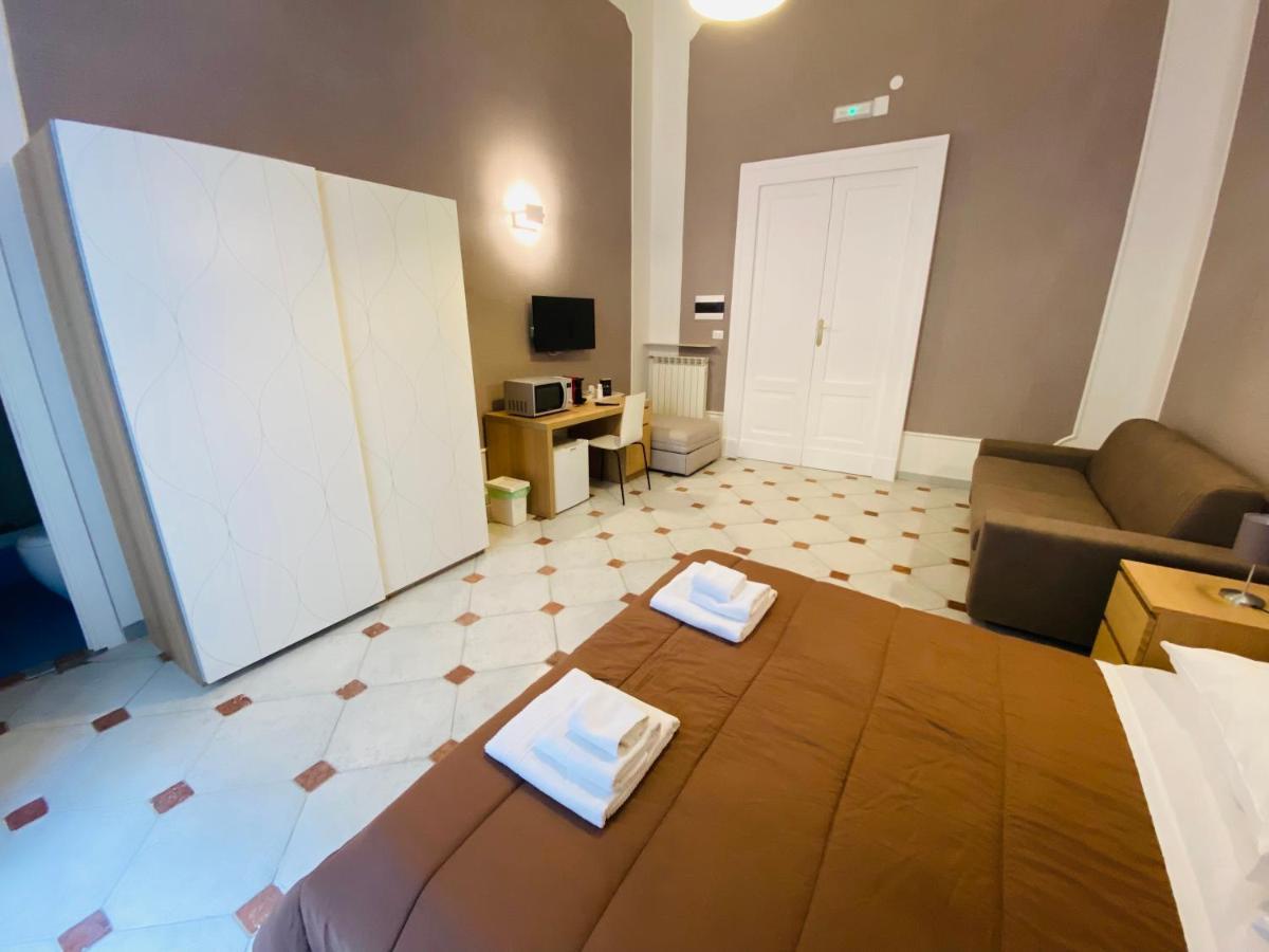 Around Toledo Hotel Napoli Bagian luar foto