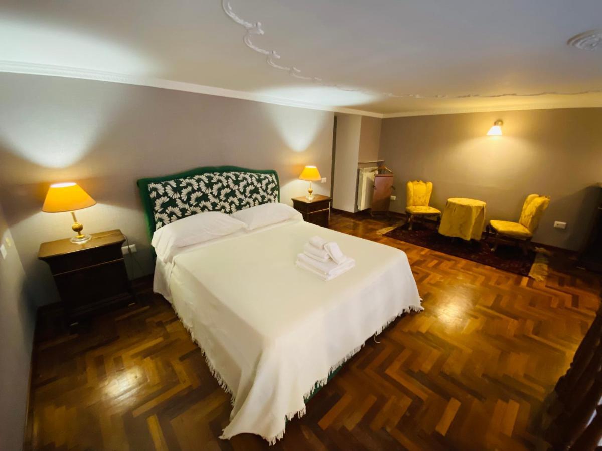 Around Toledo Hotel Napoli Bagian luar foto