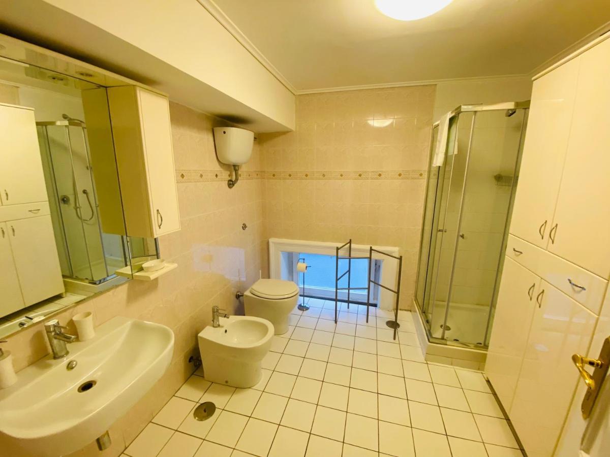 Around Toledo Hotel Napoli Bagian luar foto
